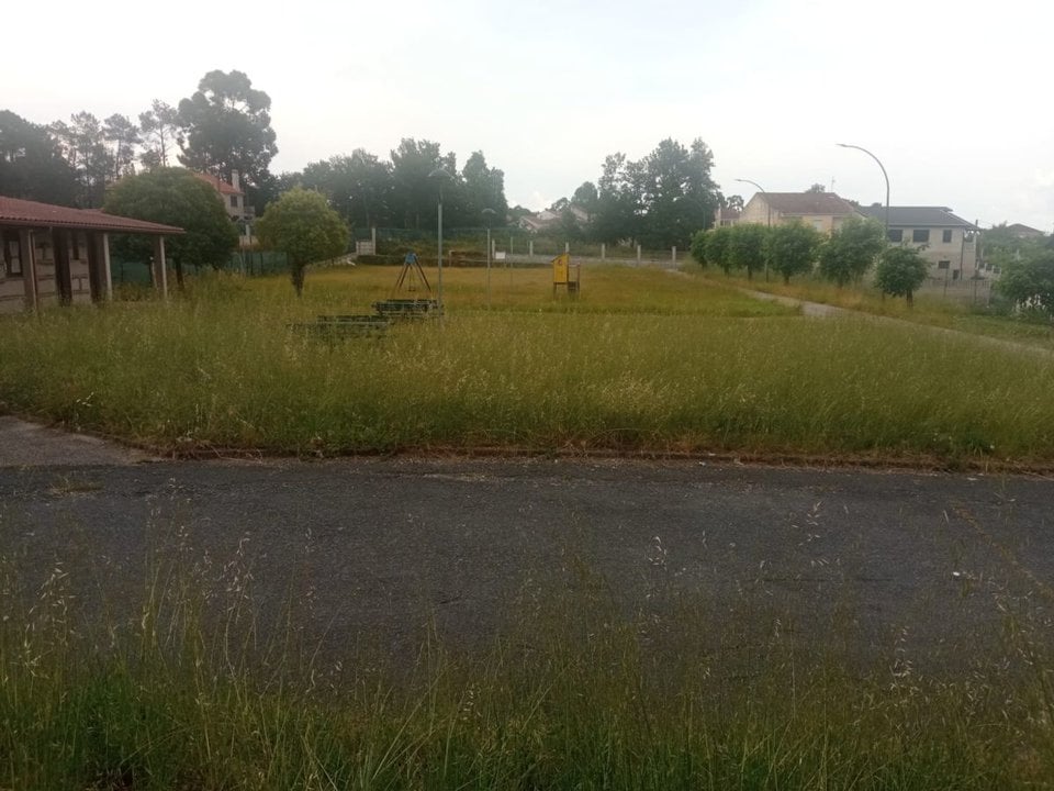 La parcela de propiedad municipal en donde se construirá el parque infantil.