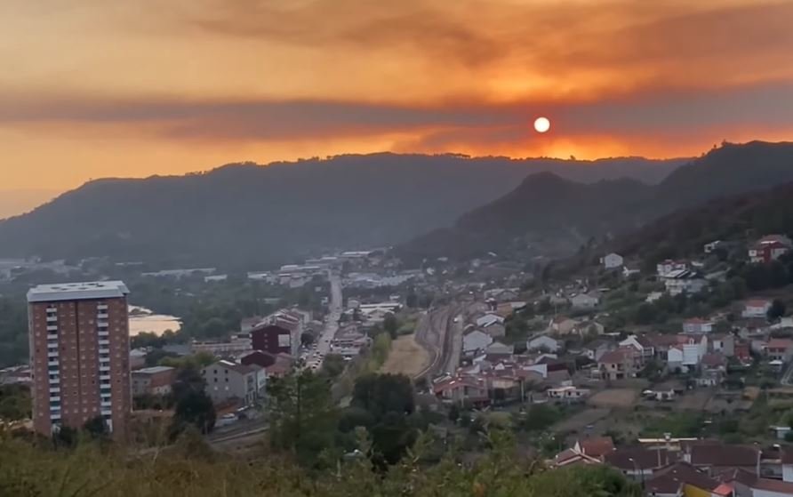 Atardecer en Ourense tras un incendio