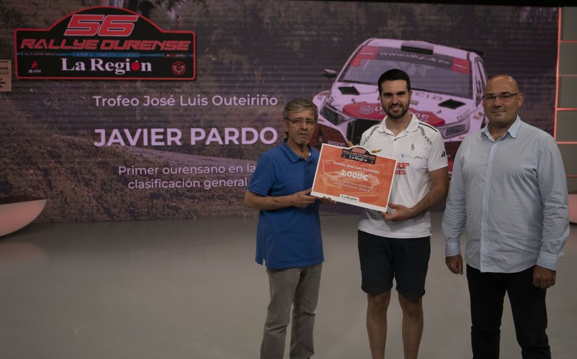 Javier Pardo recogió el Trofeo José Luis Outeiriño