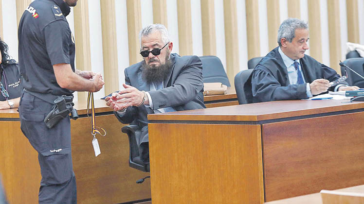 Los miembros del jurado popular comenzaron ayer a deliberar sobre los hechos por los que ha sido juzgado Valentín A.B.