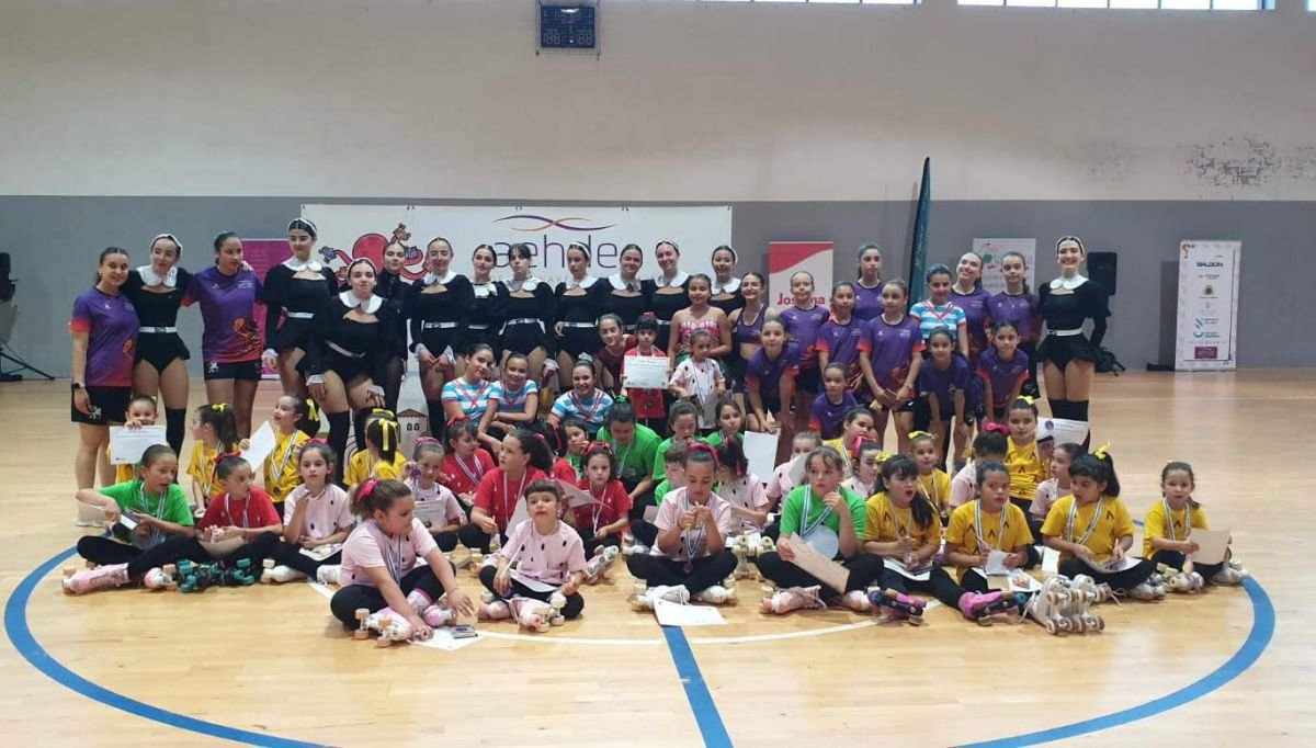 Un grupo de participantes en la Fase de Niveles (1 a 4) que se llevó a cabo en el polideportivo Paco Chao, en O Carballiño, organizada por el Club Aehde.