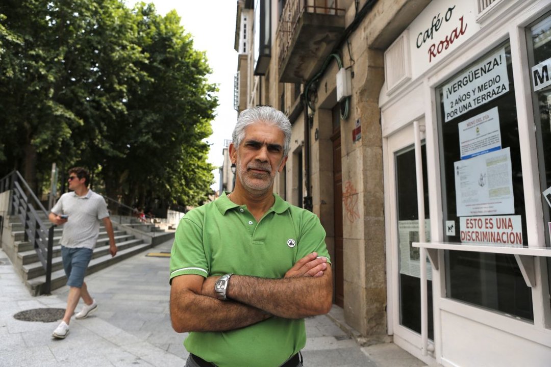 Jorge Gonzalves, en su café O Rosal.