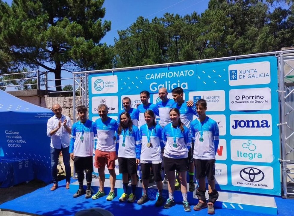 Los campeones gallegos en la foto conjunta en la entrega de premios.