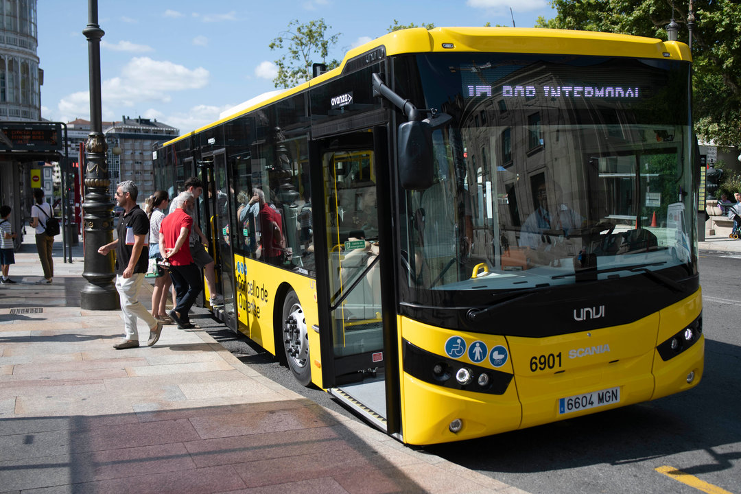 Presentación de los nuevos autobuses urbanos del concello de Ourense. Foto: Xesús Fariñas