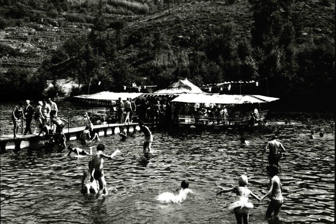Bar flotante, estrella del verano 1961.