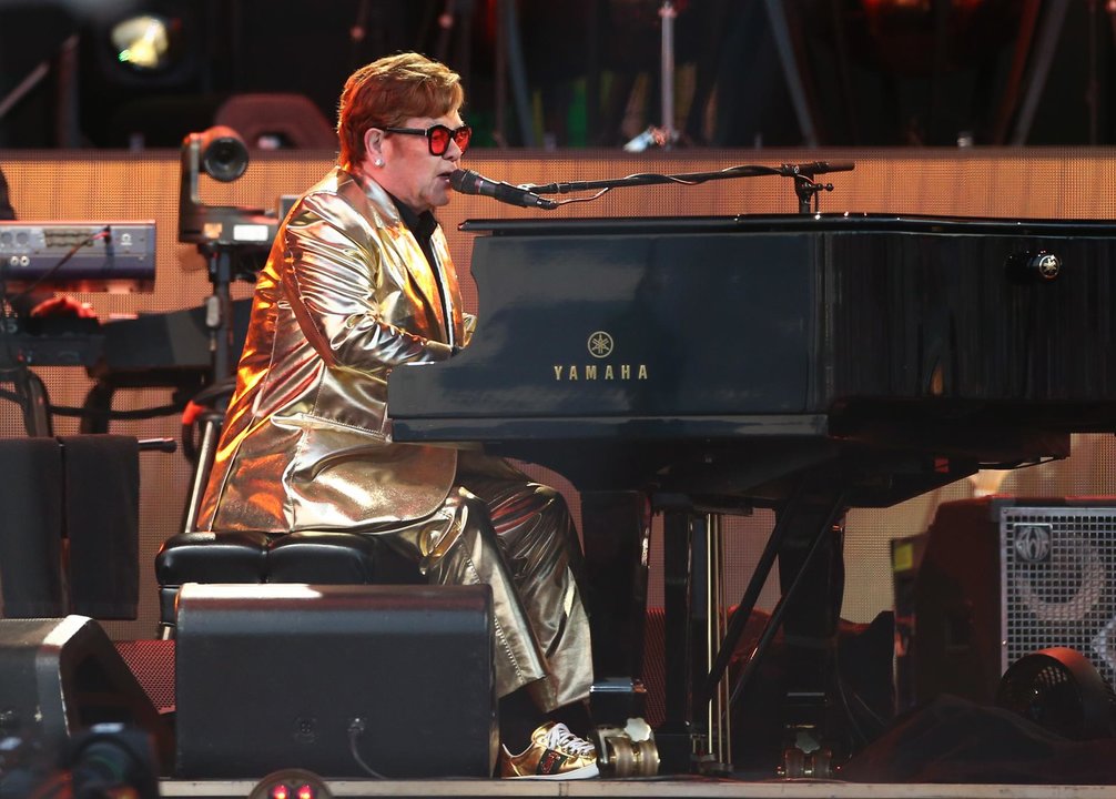 Elton John, durante su gira de despedida. (FOTO:EFE/EPA/ADAM VAUGHAN).