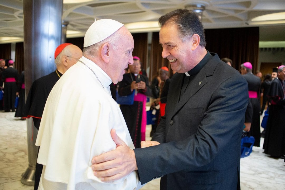 Artime y el papa Francisco, durante una reunión.