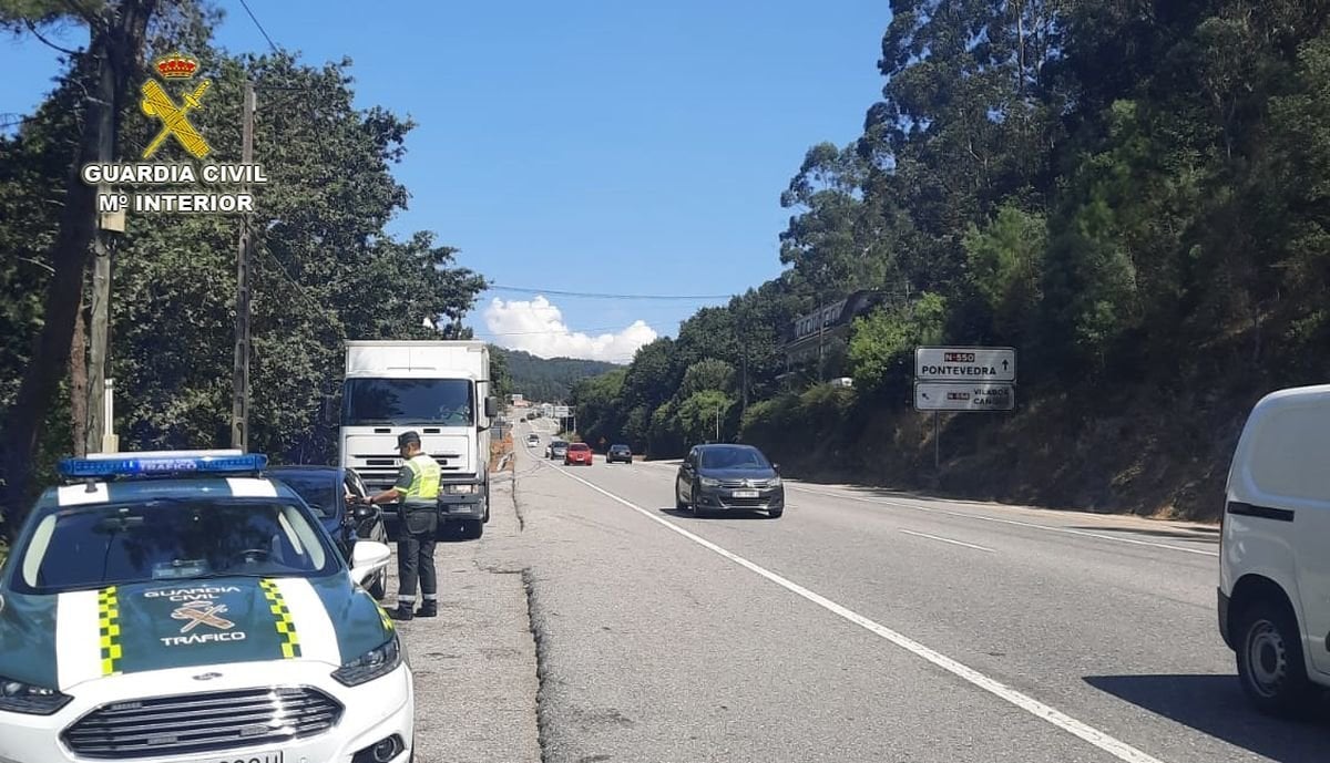 Camión camuflado de la Guardia Civil con radar en Galicia