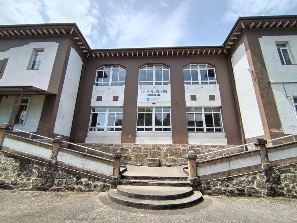 Colegio CEIP Pluriligüe Ribadavadia de la Alameda, cerrado desde 2020.