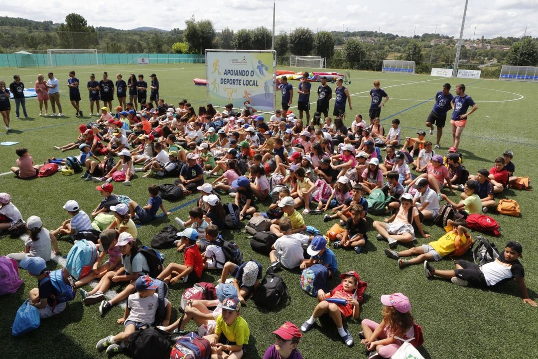 Casi 18 niños y niñas participaron en el Campamento Galideporte de San Cibrao.