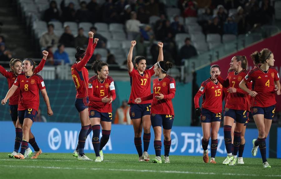 Las jugadoras de España celebran uno de los goles ante Zambia (FOTO: EFE).