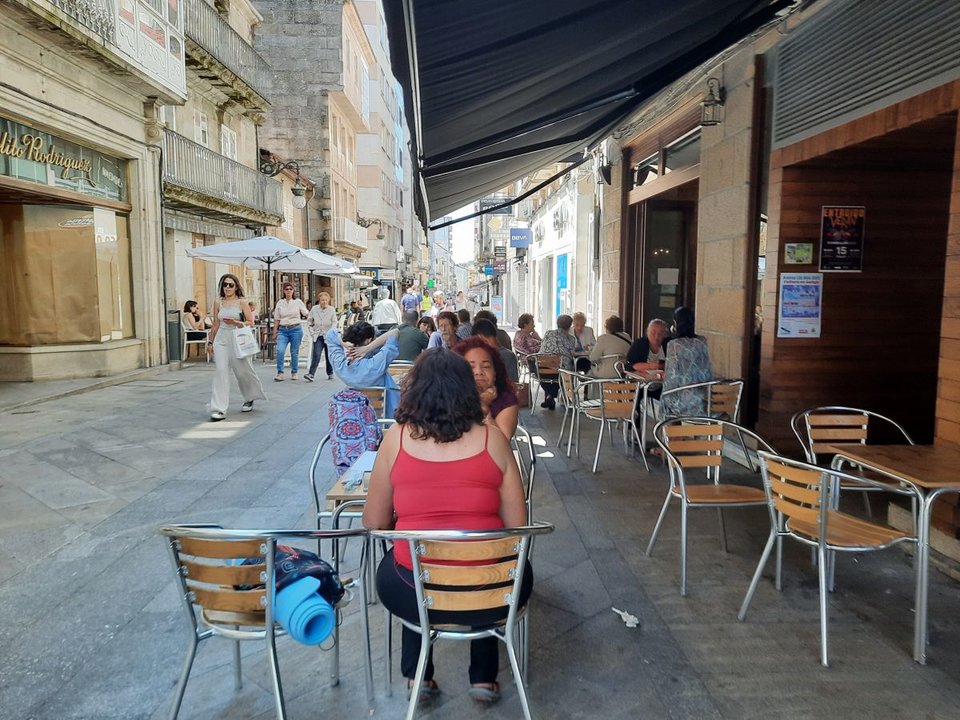 Terrazas de la hostelería carballiñesa, en la calle Tomás María Mosquera.
