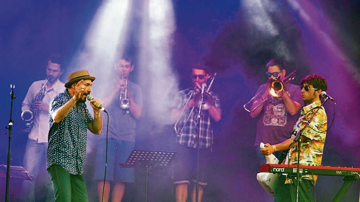 Los integrantes del grupo Brinkadelia durante uno de sus conciertos.