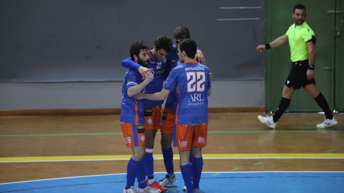 Los jugadores del Sala Ourense celebran un gol en Os Remedios.