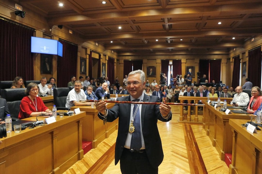 Pleno de constitución de la Diputación e investidura de Luis Menor (Foto: Marcos Atrio)