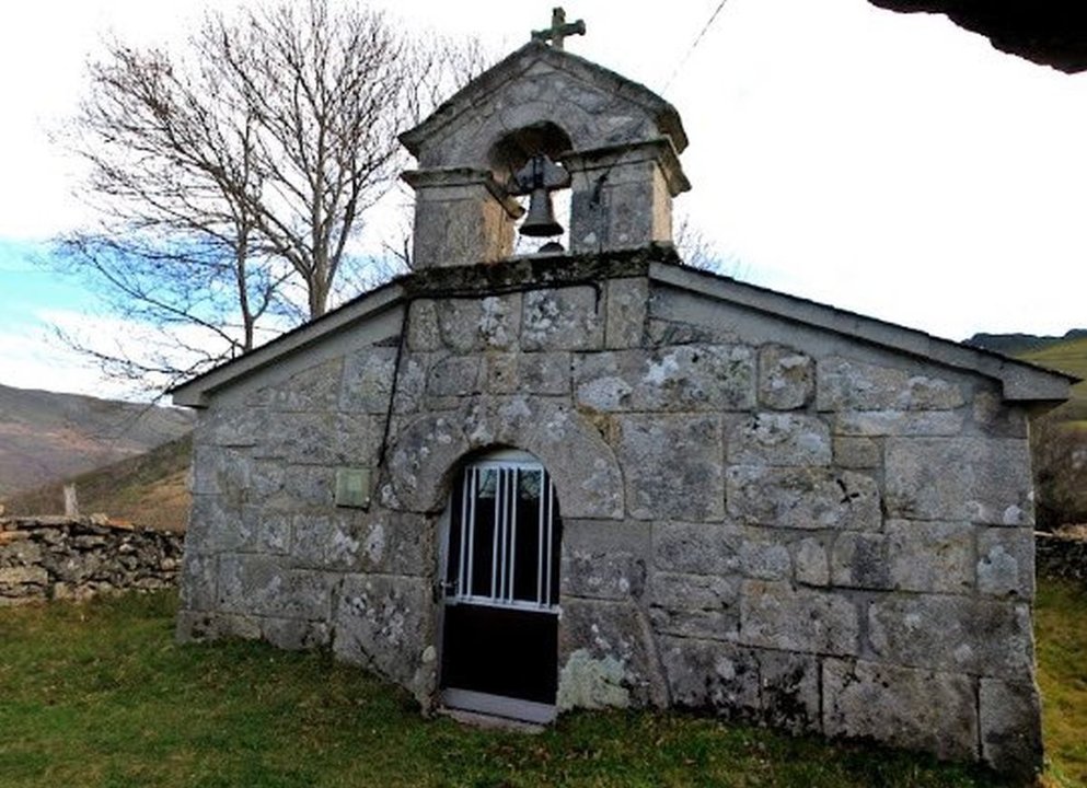 La capilla de la Zamorela, en una aldea de Chandrexa de Queixa