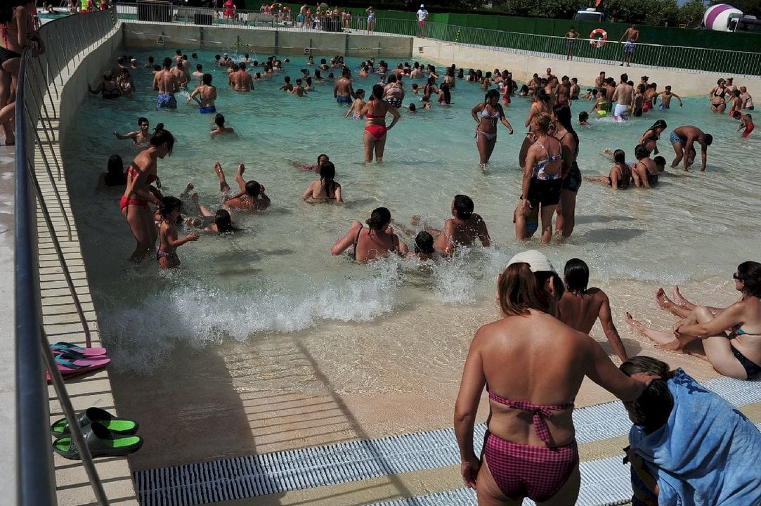 MONTERREI (PEREIRO) 9/08(2023.- Apertrua de las piscinas de Monterrei. José Paz