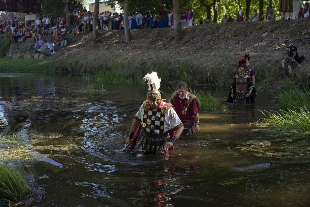 Los romanos cruzan el río Lethes (Limia) en la última Festa do Esquecemento.
