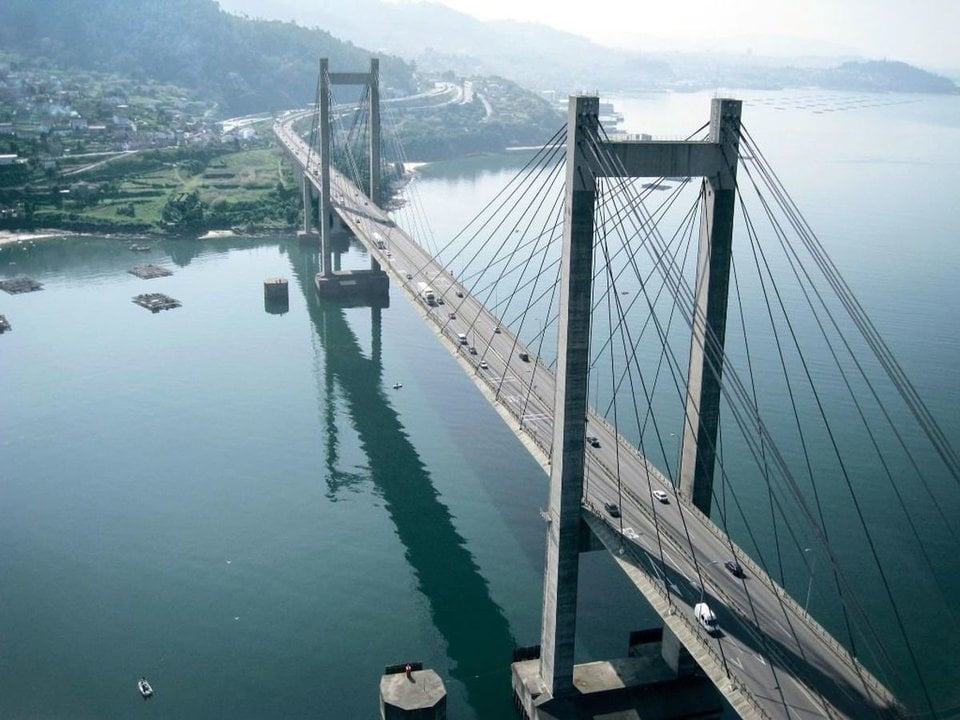 El puente de Rande es una parte de la AP-9, que conecta A Coruña y Vigo.