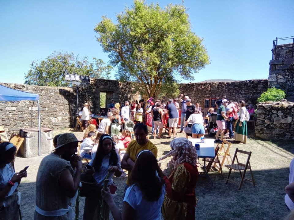 Momento de la Feira Irmandiña en el castillo de O Bolo.