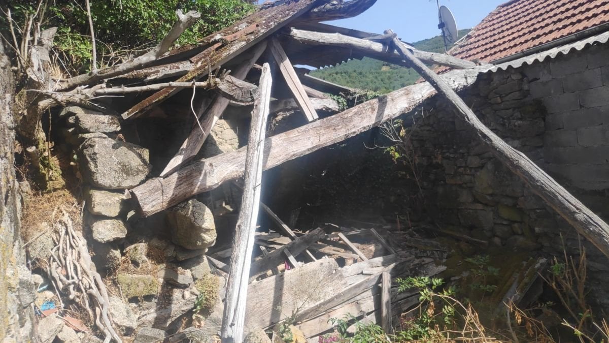 Estado del inmueble en ruinas en San Martiño de Peros.