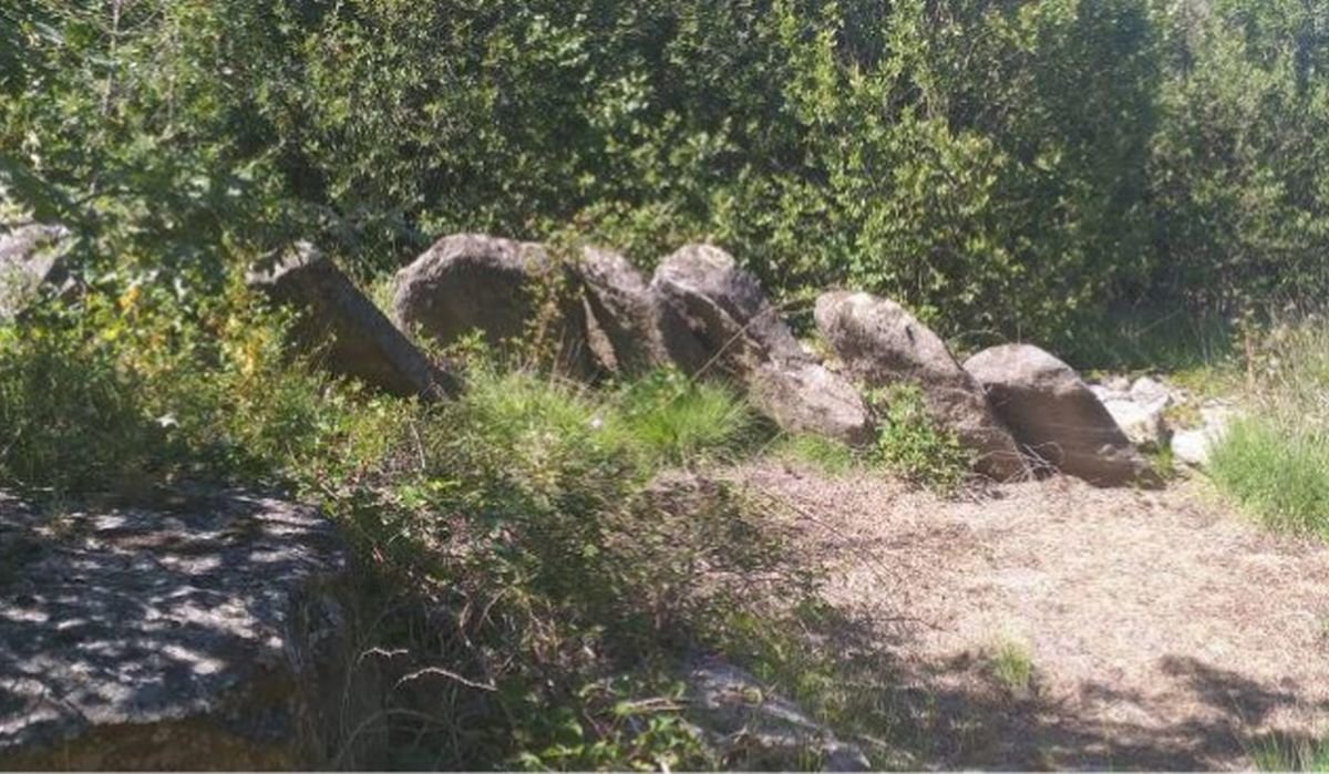 Imagen actual de la mámoa de Veiga de Maus, en las orillas del embalse de Salas.
