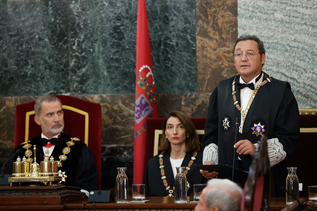 El rey Felipe VI y la ministra de Justicia en funciones, Pilar Llop, escuchan el discurso del fiscal general del Estado, Álvaro García Ortiz, durante el acto de apertura del Año Judicial. Foto: EFE.