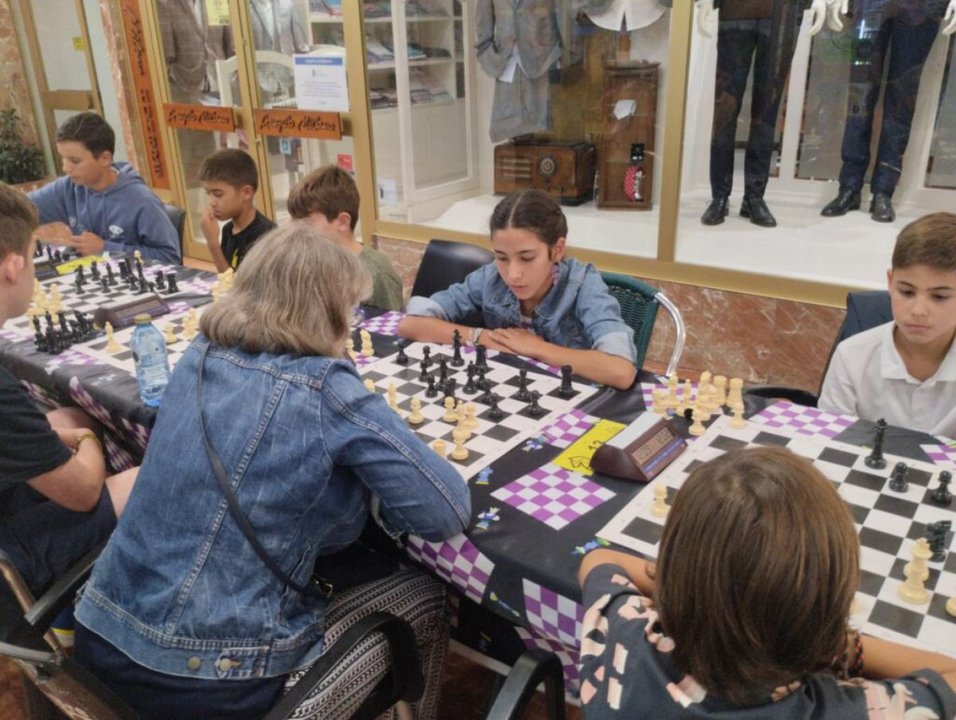 Un momento del torneo disputado en las céntricas galerías de la ciudad (CLUB XADREZ BURGAS).