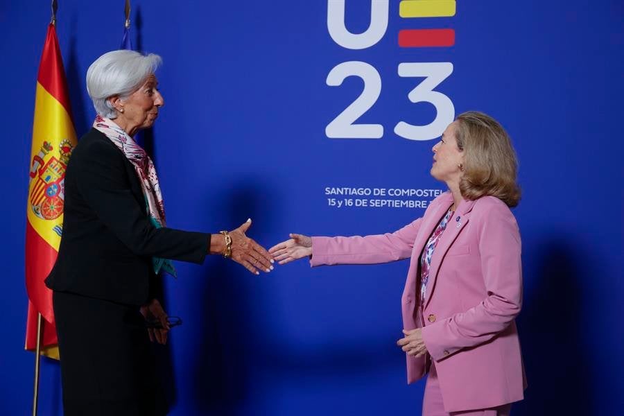 La vicepresidenta primera y ministra de Asuntos Económicos, Nadia Calviño (d), recibe a la presidenta del Banco Central Europeo,. Christine Lagarde (Foto: Efe).