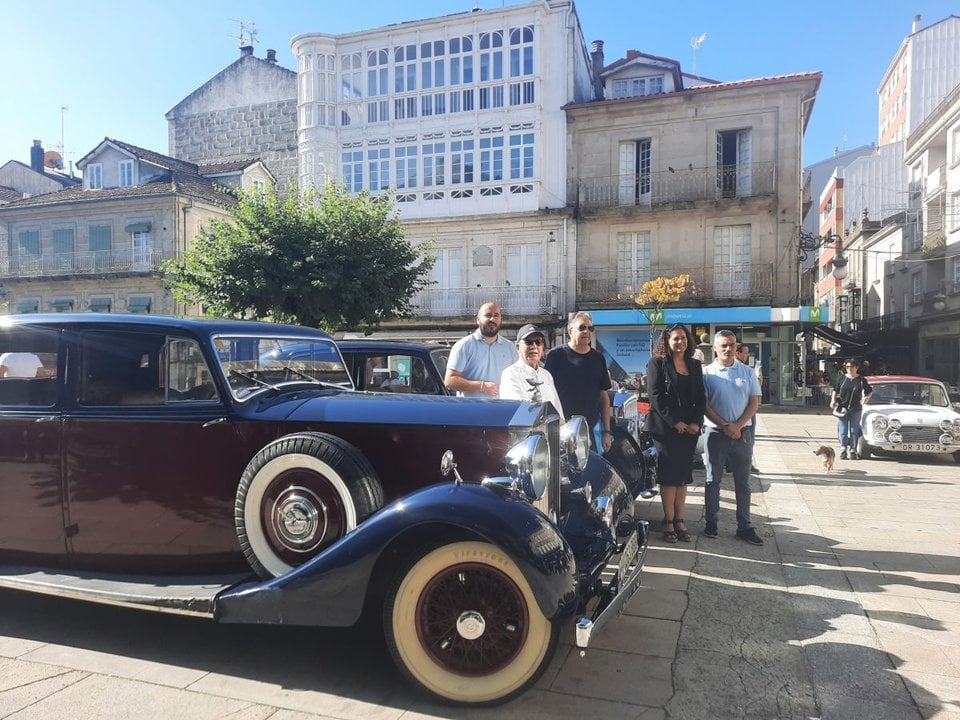 Acto de presentación de la concentración de coches antiguos, en la Praza Maior.