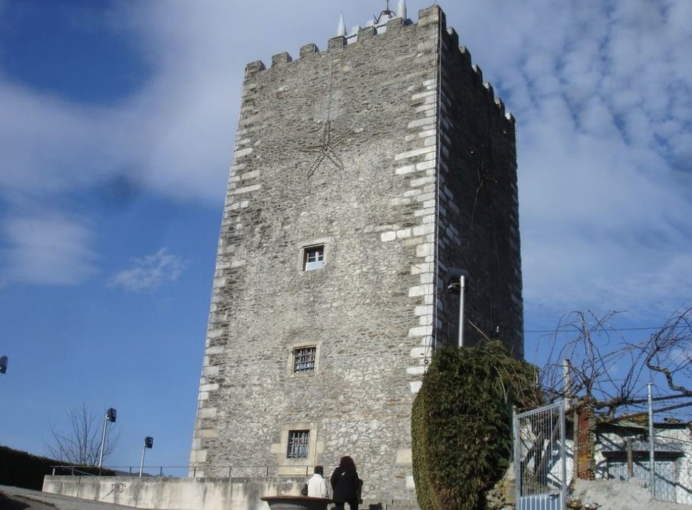 Reloj de la Torre do Homenaxe, en Viana.
