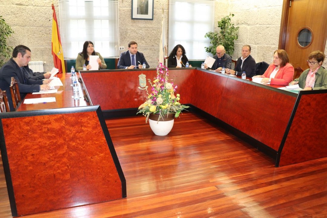 La reunión de ayer se desarrolló en la Casa Consistorial de Cerdedo.