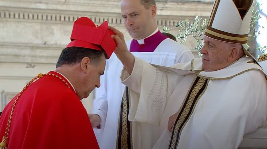Ángel Fernández Artime, en la ceremonia de nombramiento como cardenal