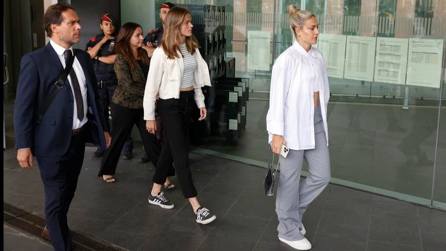 Irene Paredes y Alexia Putellas en la llegada a los juzgados (Foto: EFE).