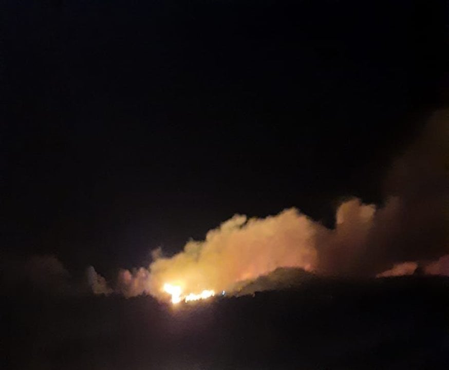 Incendio forestal en Avión. Incendios Galicia