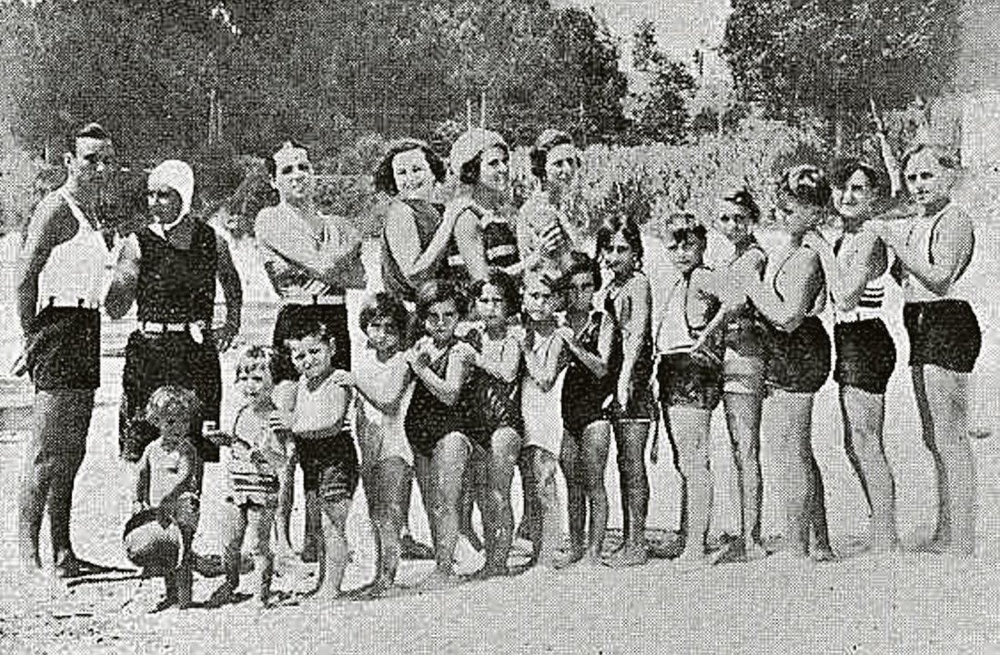 Foto 1929. BPP. Una familia numerosa de vacaciones en Sanxenxo.