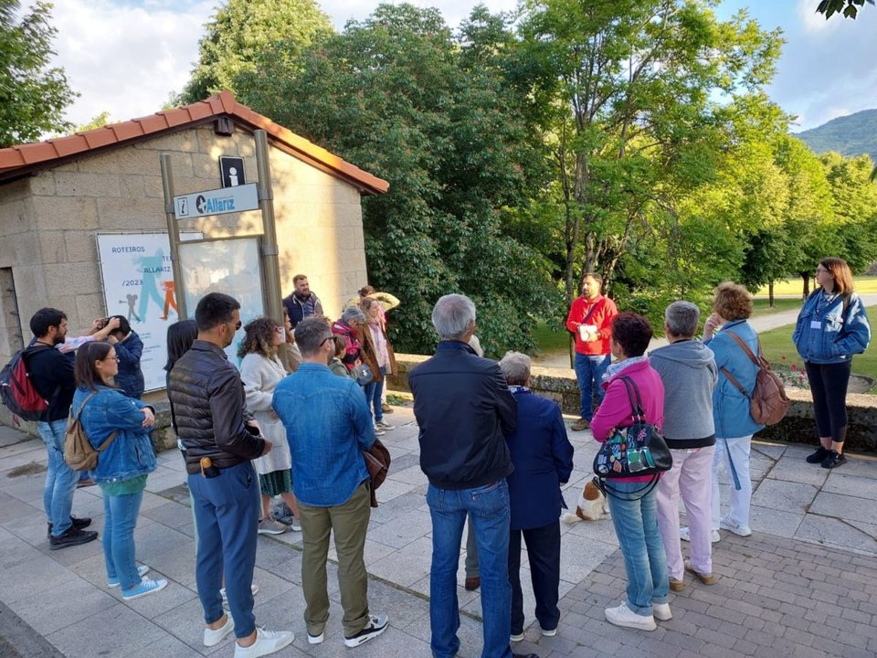 Un grupo de turistas en Allariz.