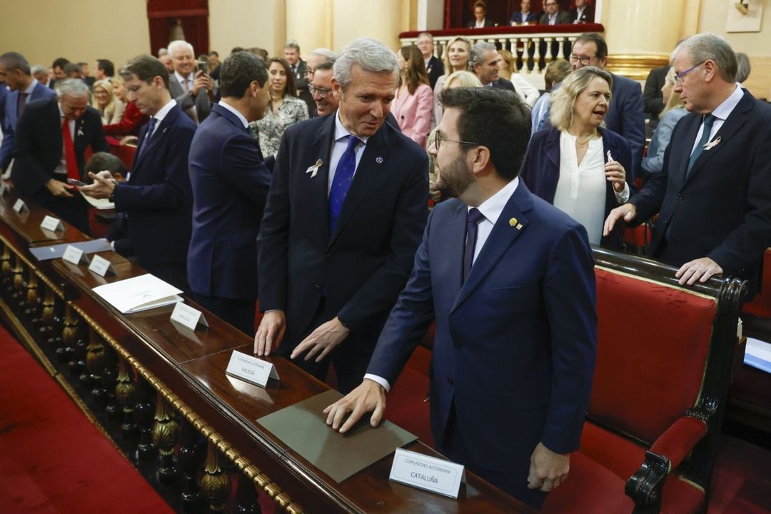 Pere Aragonés y Alfonso Rueda, ayer en el Senado.