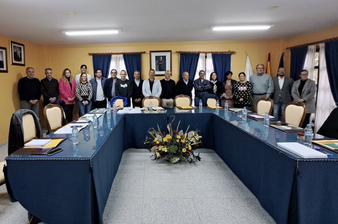La reunión de la asociación tenía lugar en el salón de plenos del Concello de Vilamartín.