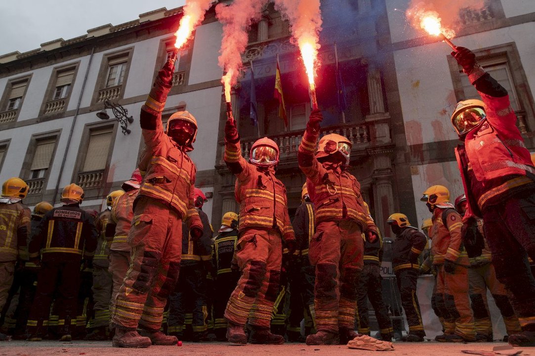 Ourense 23/10/23
Manifestación de los bomberos comarcales de Galicia en la diputación de Ourense

Fotos Martiño Pinal