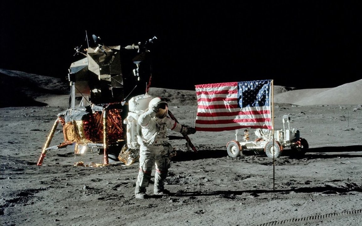 La misión Apolo 17 de la NASA, llevada a cabo en 1972, en la superficie lunar de la que extrajo los cristales analizados.