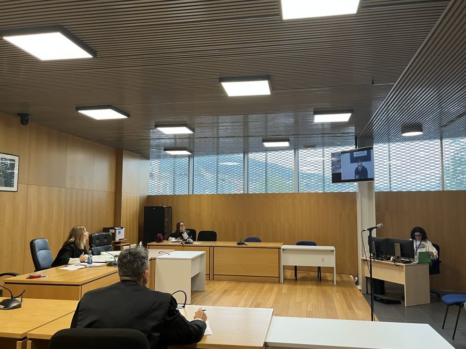 Pérez compareció desde la cárcel de A Lama por videoconferencia.