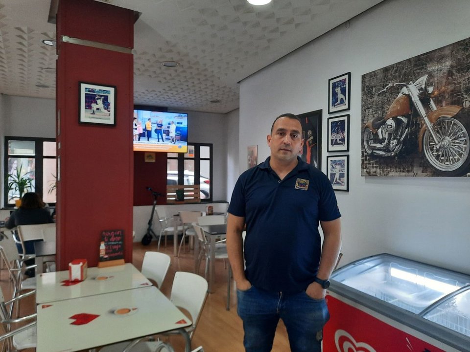 Fernando Urdaneta, en su negocio café bar “A lo Maracucho”.