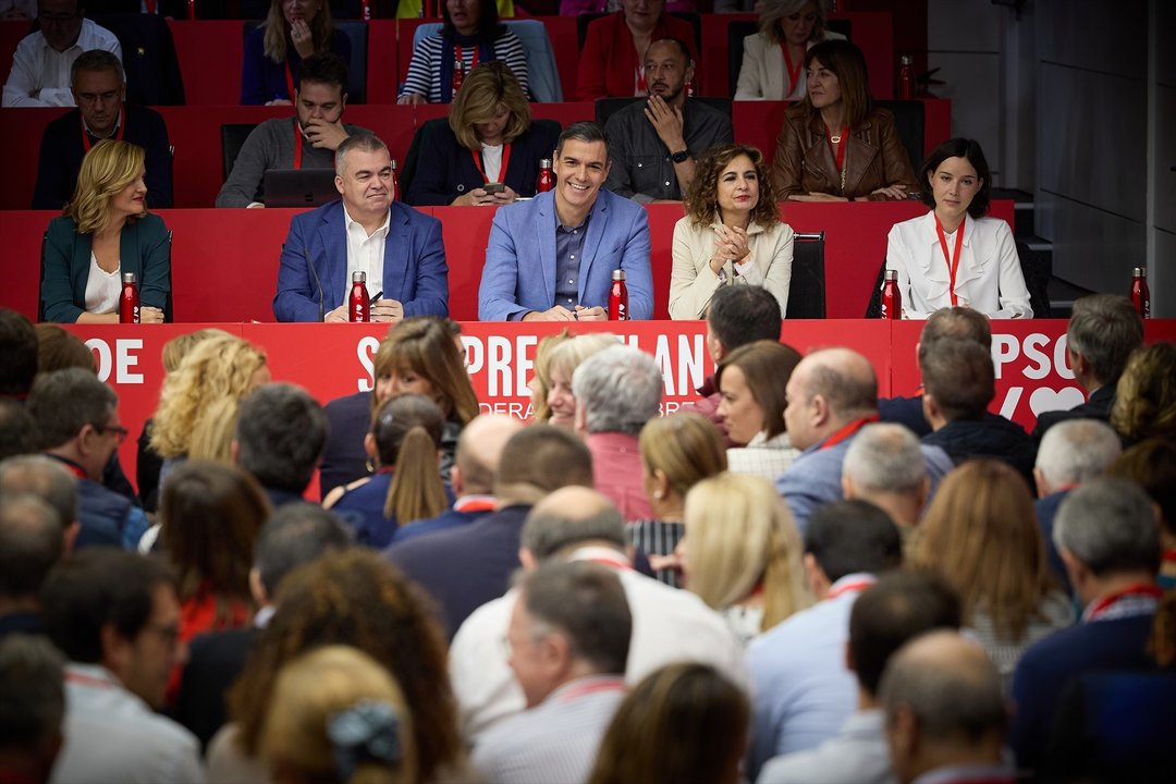 El secretario general del PSOE y presidente del Gobierno en funciones, Pedro Sánchez (c), preside la reunión del Comité Federal (EP)