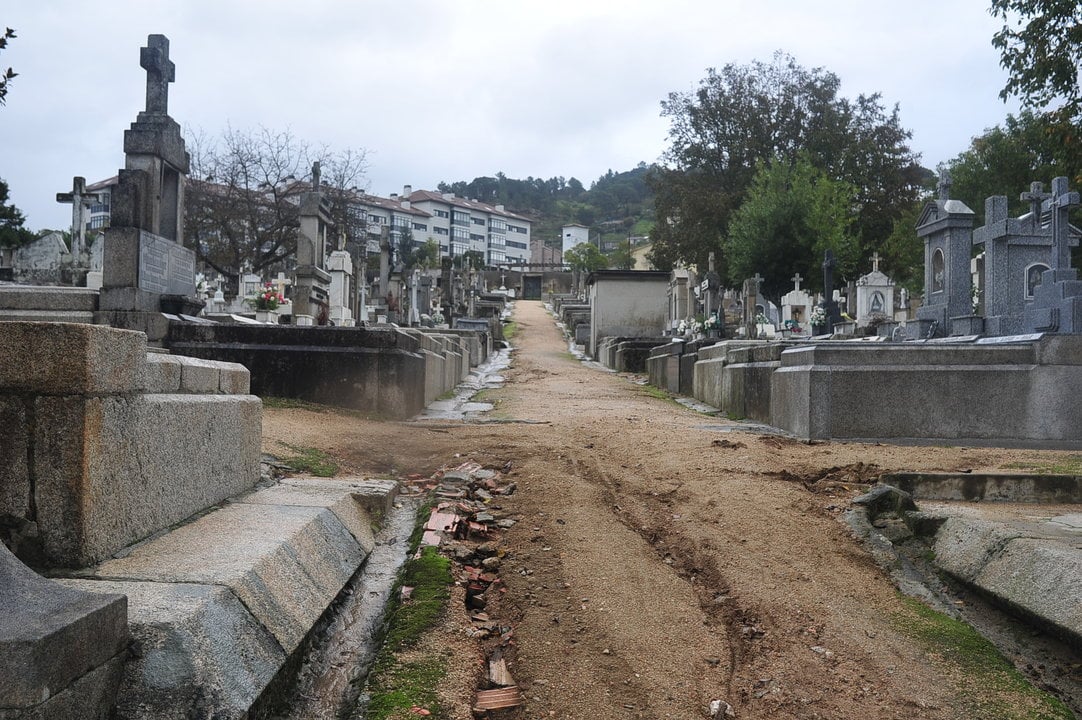 El olvido se apodera del cementerio de San Francisco. José Paz