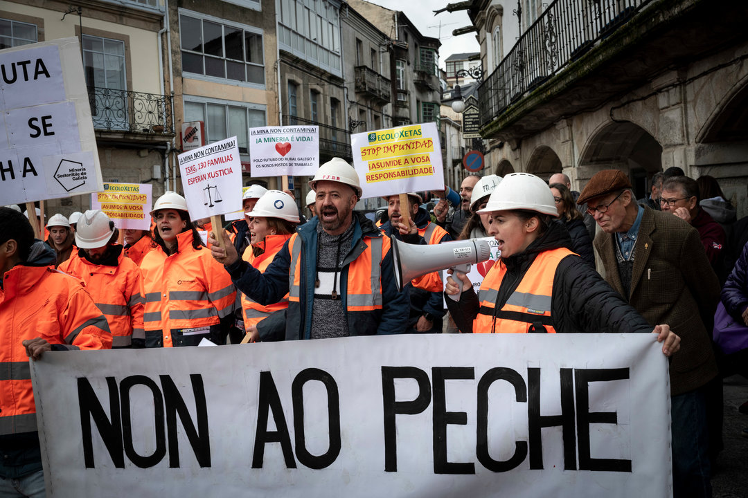 Viana sale a la calle para defender a los trabajadores de Penouta. FOTO: ÓSCAR PINAL