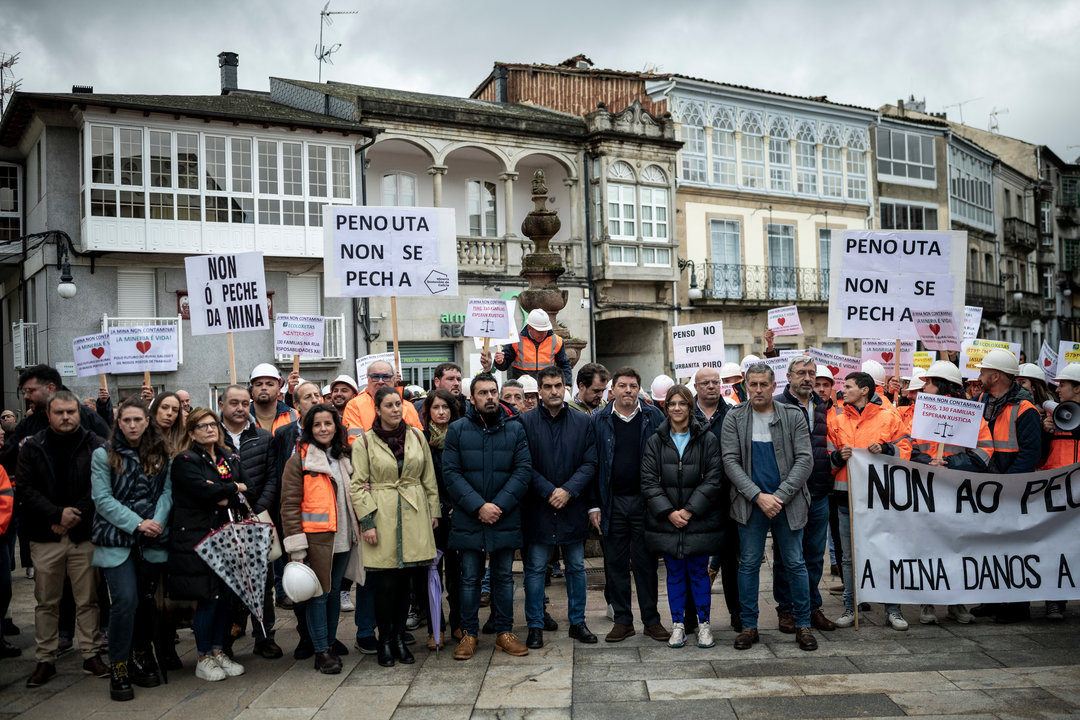Viana sale a la calle para defender a los trabajadores de Penouta. FOTO: ÓSCAR PINAL