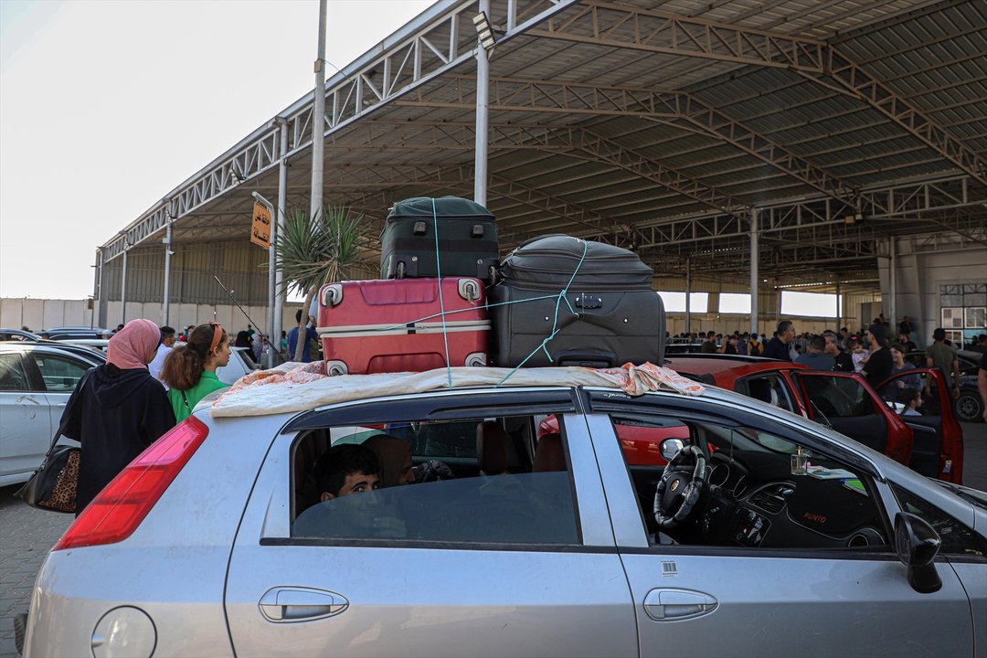 Colas en el paso de Rafá, entre Gaza y Egipto (EP).