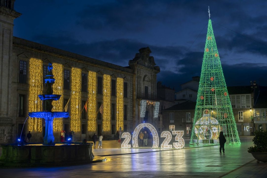 La plaza Maior de Celanova en la decoración navideña del año 2023.
