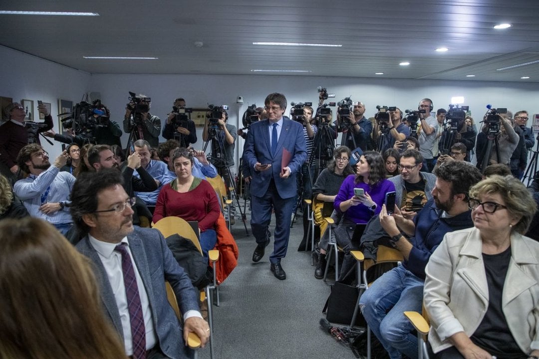El expresidente de la Generalitat, Carles Puigdemont, comparece ante los medios en Bruselas.